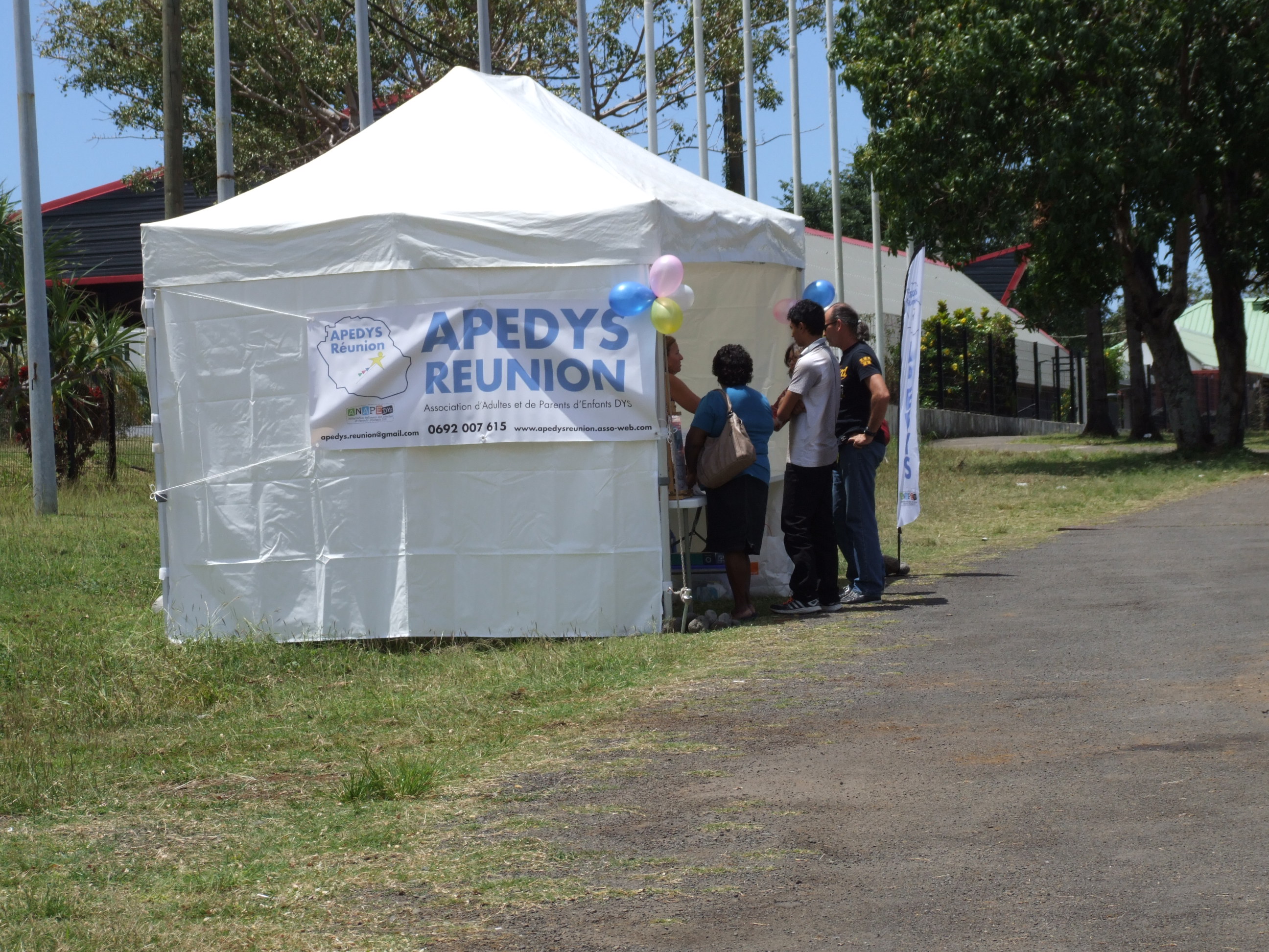 Photo Journee Nationale des Dys 2015 - 3 - Stand Apedys.JPG